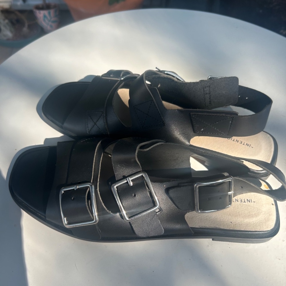 Intentionally Blank Black Sandals - Picture 4 of 6
